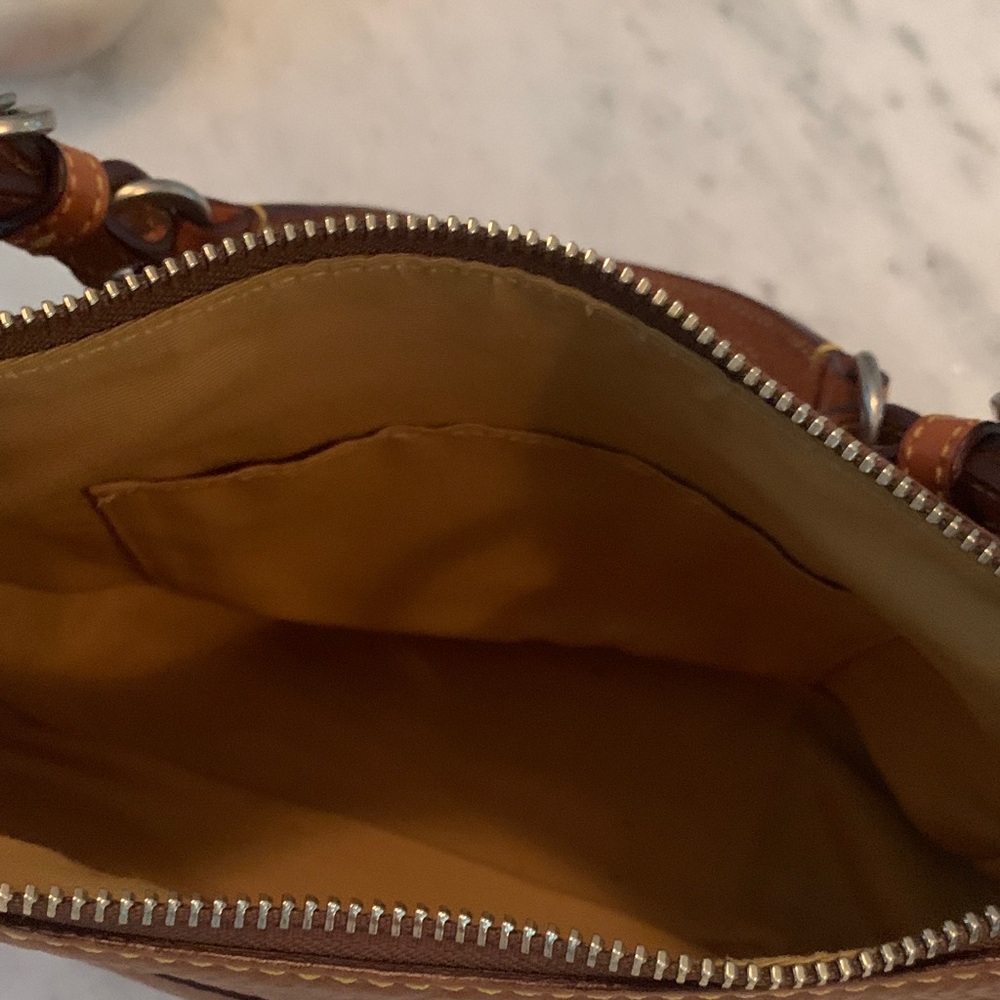 Coach Tan Leather Shoulder Bag. 10X7   9”height of strap .excellent condition - Picture 6 of 6